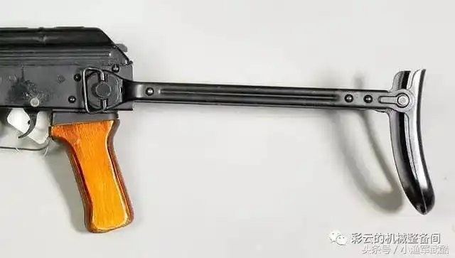 如何区分苏制ak47的三个生产型和akm突击步枪