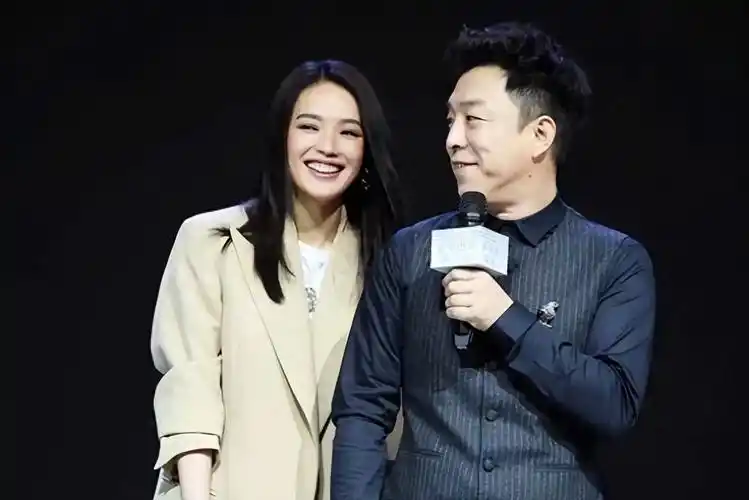 回顾影帝黄渤情商特别高深受圈内女明星的尊重与喜爱