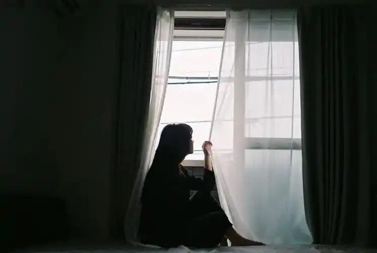 忍不住整理出一辑关于"窗口"的照片 她真的很爱拍摄窗边人像了 利用了