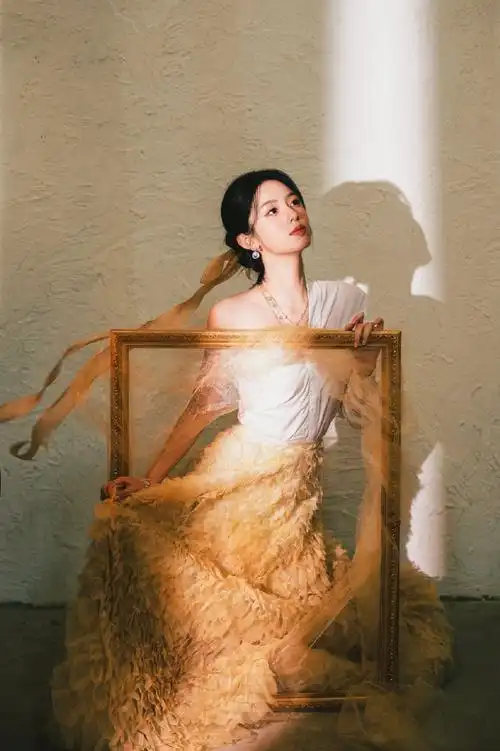 周也油画里的少女#  周也-油画里的少女出逃93