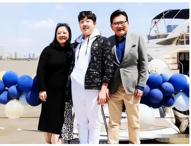 从上海第一主持人到万人嫌曹可凡为何跌落神坛