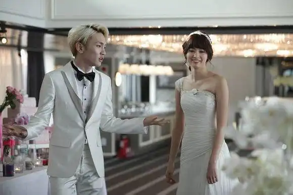 吸血鬼夫妇dream girls成员郭雪芙与sj成员金希澈组成的"吸血夫妇"