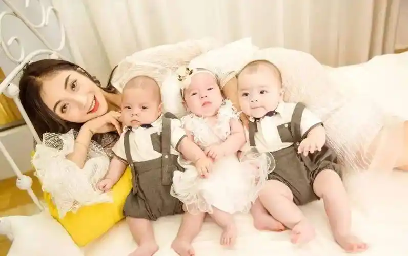 她离婚翻盘,全网恭喜…_女性_贾玲_尹汝贞