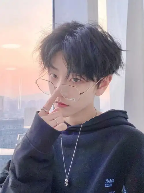 男生三七分发型怎么跟理发师说