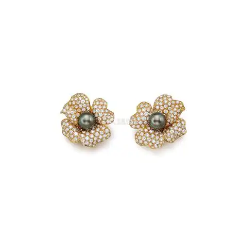 pair of cultured pearl and diamond ear clips 卡地亚 | 养殖珍