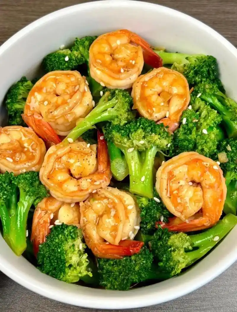 这道虾仁炒西兰花真的是一绝,巨好吃98.虾腌制:虾去头去虾线 - 抖音