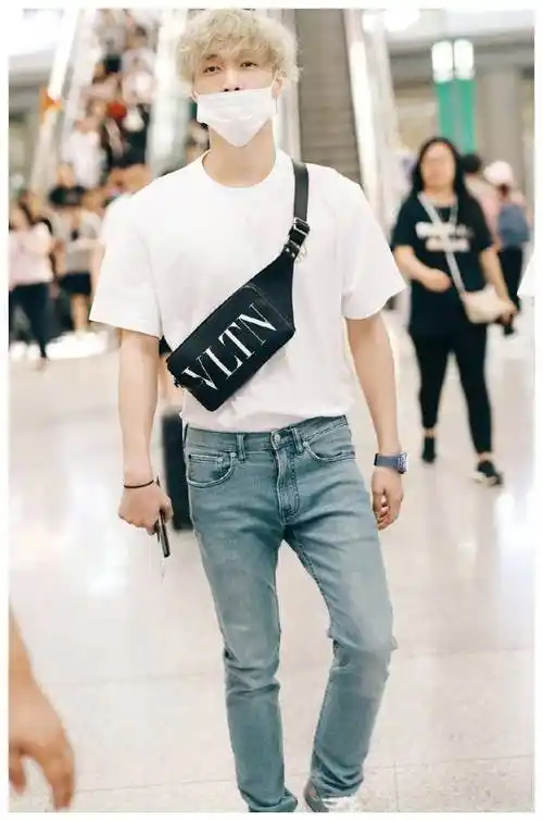 张艺兴这发型,大概只有粉丝才会尬吹了,毛糙得像枯草一样!