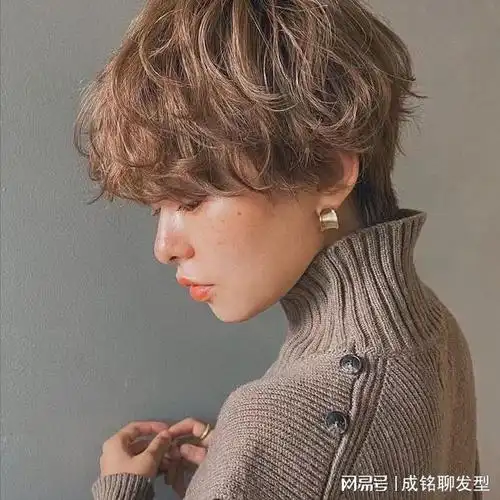 甜酷的短卷发有多美,小姐姐一发多变诠释别样的美感,拉风又吸睛|短发