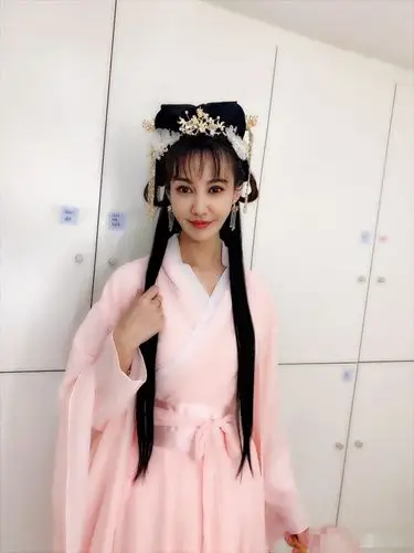 杨雪再次回归41岁的她换上古装也太美颜值完全不输当年江玉燕