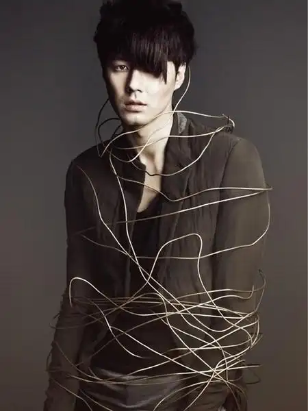 潮男赵寅成短发发型图片绅士风范