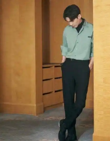 原创30岁白宇实力颜值兼具躺浴缸凹造型直女看了怎能不心动