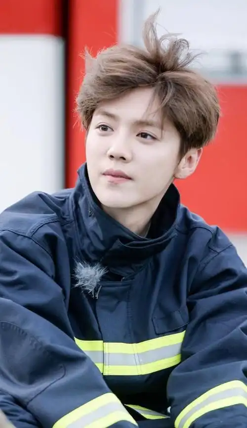 18岁黄渤忍了,18岁鹿晗也忍了,看了18岁的雷佳音我忍不了了