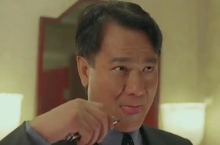 原创70岁港星李修贤太丢面!