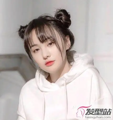 双丸子头怎么扎好看 八款造型随你选怎么扎都可爱_发型站_最新流行