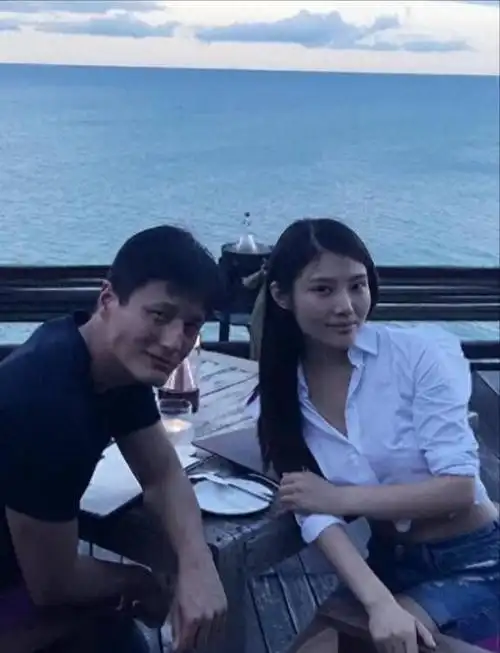 他当时的心情正如梁静茹歌曲中描述的那样:想念像一种会呼吸的疼痛