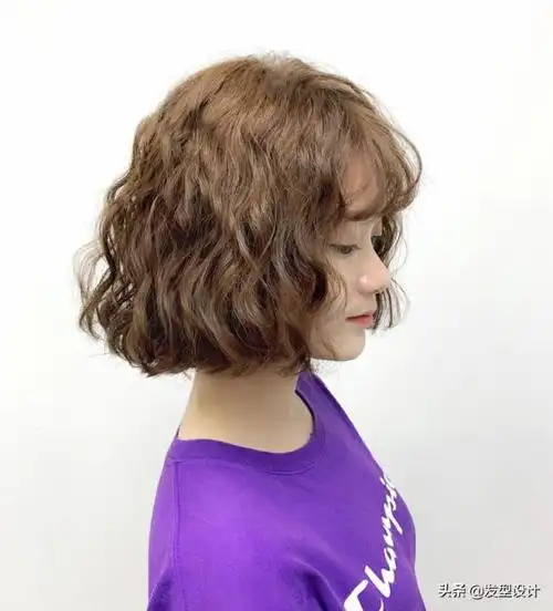 卷扣短发烫发 2021流行短烫发发型,换个时髦的短发烫发发型美美一整年