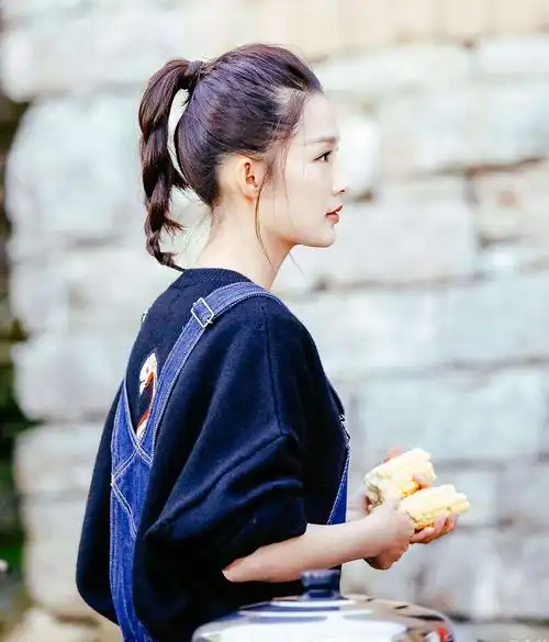 【图】马尾辫扎不对,气质反而变"村花"_马尾发型_发藏网