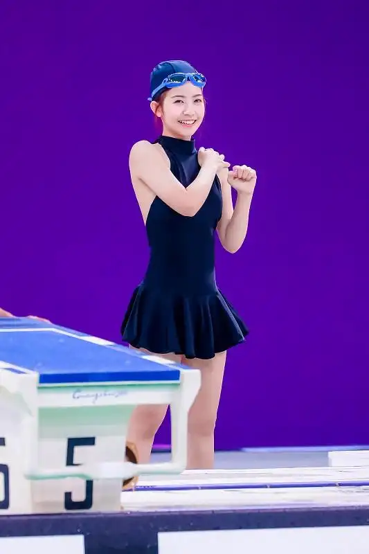 超新星全运会开启游泳新篇章赖美云上演鼠刨式游泳