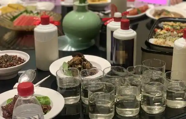 酒桌上,一杯白水到底有啥好,为啥行家没它酒量都变小?看完懂了