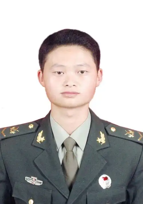 军官和士官的区别 军人士官享受几险一金