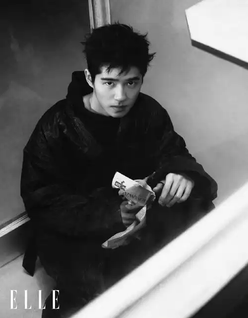 刘昊然elle5月刊封面##刘昊然手臂线条好明显