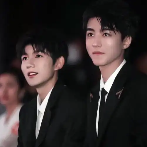 王俊凯和王源还在被"幼态脸"这个标签困扰着呢.