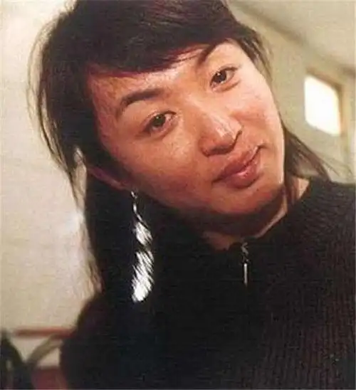 50岁金星有两副面孔妆前霸气十足妆后妩媚动人