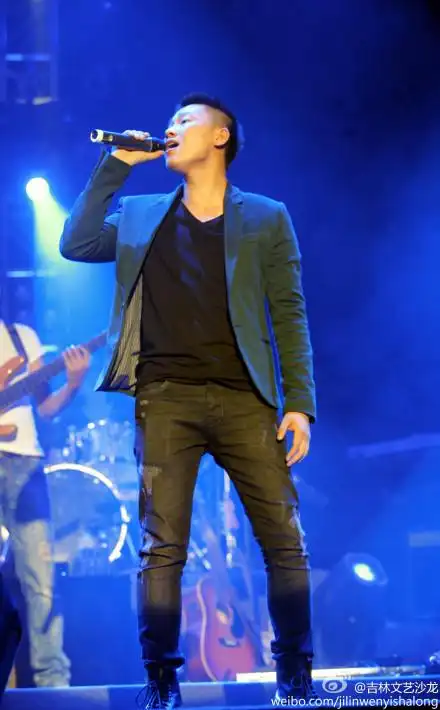 《中国好声音》梁博击败吴莫愁夺得2012年度好声音冠军