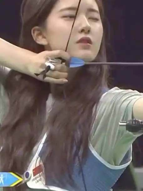 港媒辣评赵露思造型