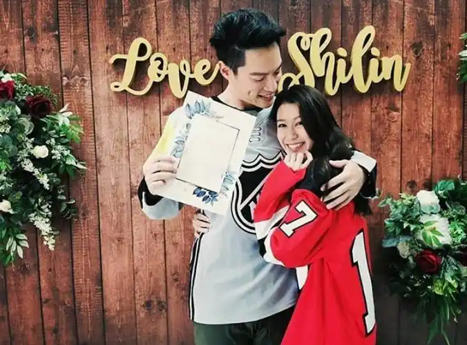 张韶涵34岁前男友宣布当爸,开心晒女儿照片,网友直呼可爱