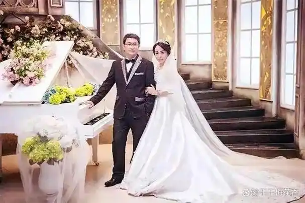 2004年,45岁北京富婆嫁给26岁的下属,时隔18年,他们现状如何?