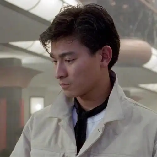 《杀手的童话》和2001年的《全职杀手》,在这三部电影里,刘德华耍酷扮