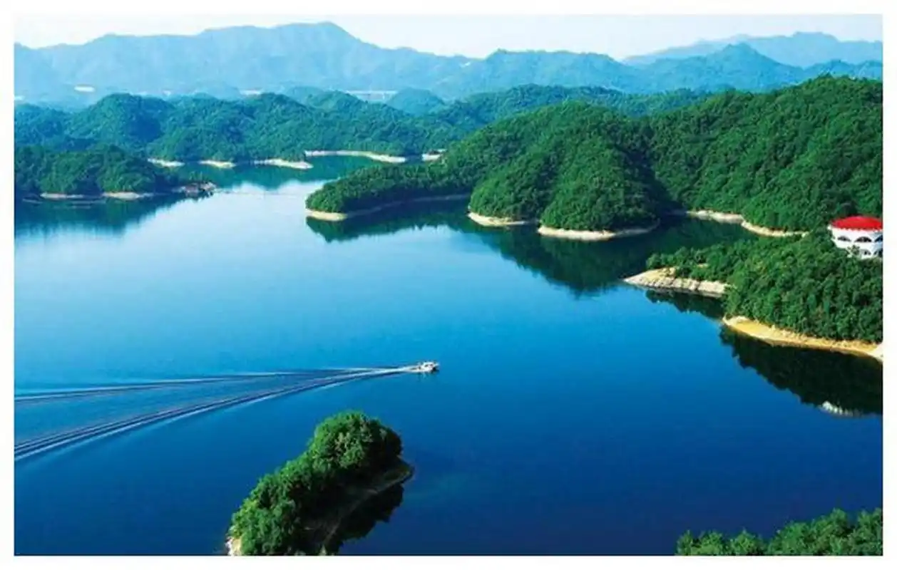 江西庐山西海成人票仅100元,晋级为5a级景区,提供更优质旅游体验.