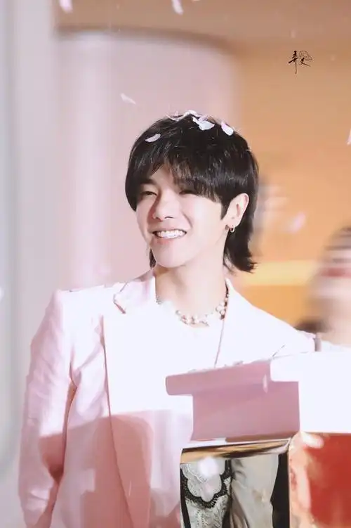 华晨宇——治愈笑容