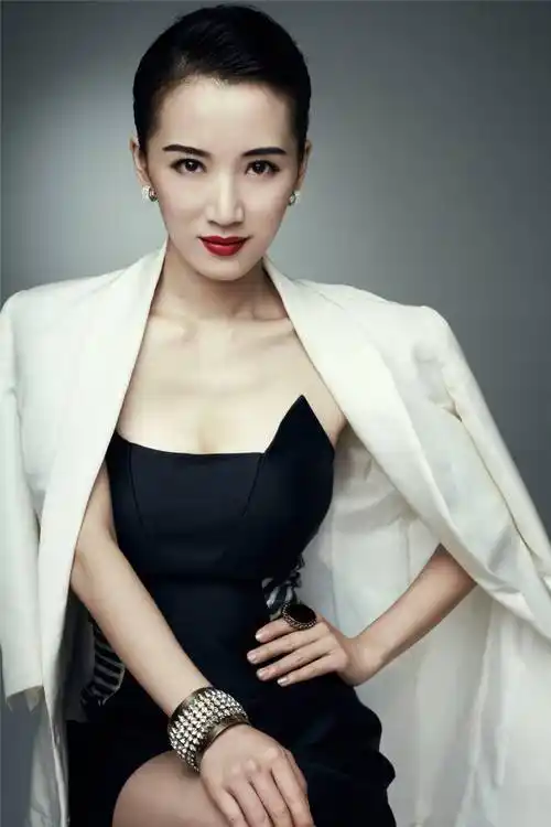 38岁阔太李念,这谁顶得住!饱满身材堪比性感尤物!