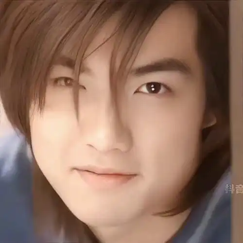 原来#贺军翔_已经是两个孩子的父亲_年轻时的他好帅_不愧是漫画中走