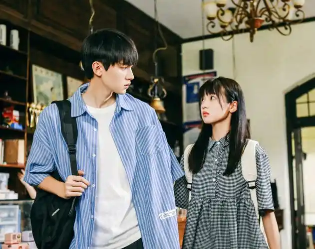 也是由猫的树执导,导演的个人风格很强烈,从mv到微电影再到校园剧