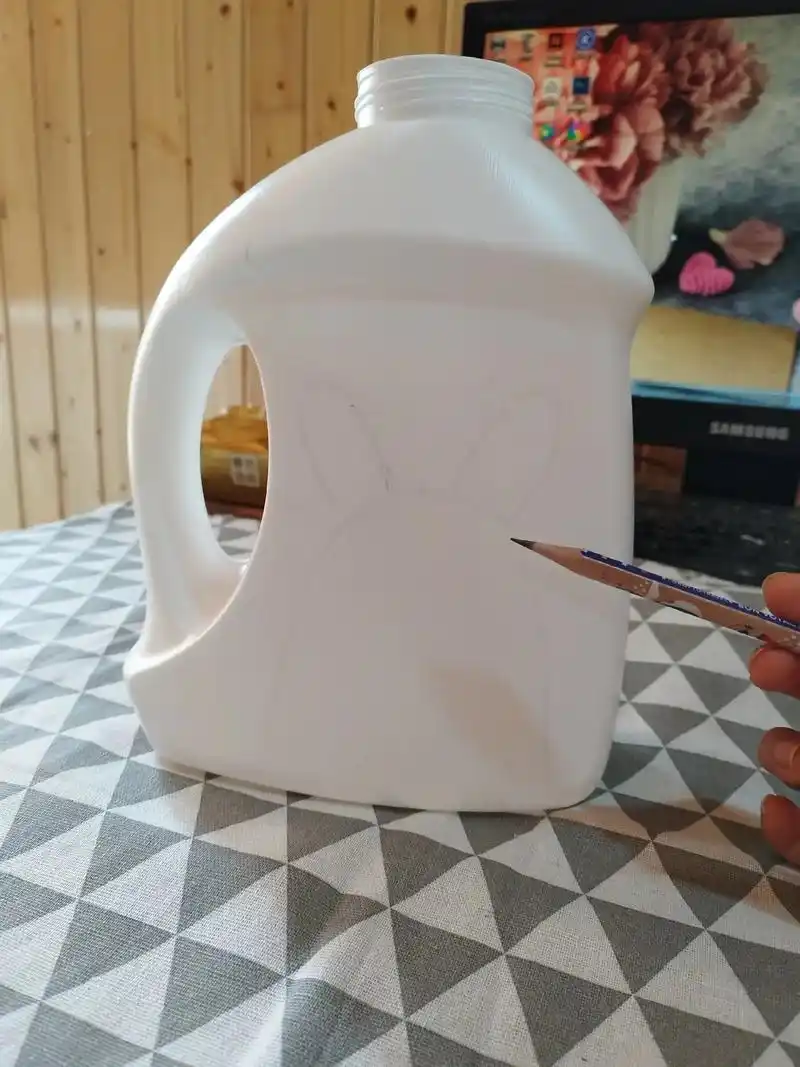 小兔子白色洗衣液瓶改造花盆#废物利用手工制作#洗衣液瓶改造  - 抖音