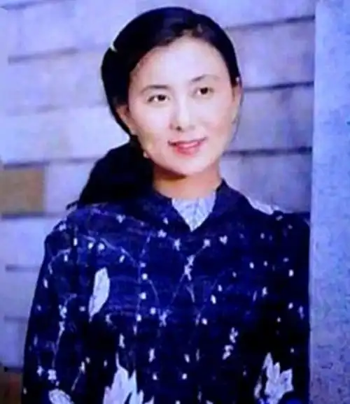 回顾赵雅珉离婚后前夫陈国军娶了又娶她和儿子陈赫过得怎样