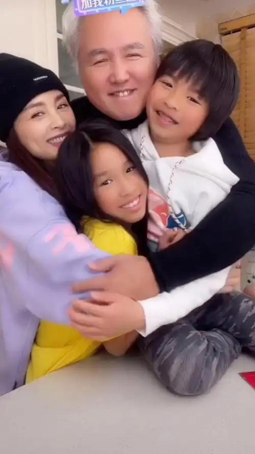 儿子9岁,女儿12岁,很多人说62岁的林瑞阳像奶奶,大哥回应说:孩子是我