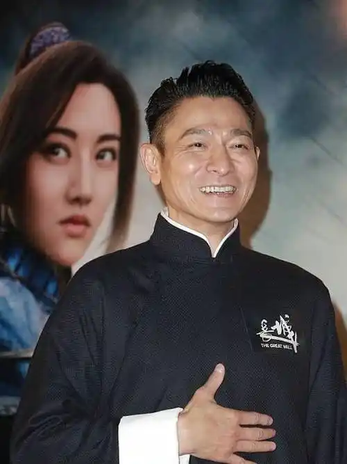 30日晚间,演唱会主办方又声明表示,刘德华就医后确诊身患流感,因此他