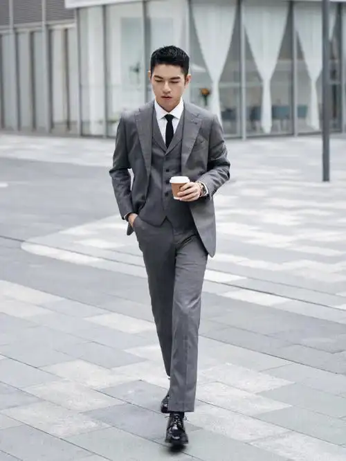 商务正装男外表霸气内在却是这样的
