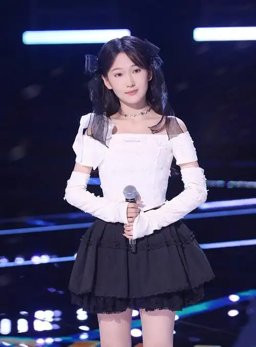 女,山东人,毕业于中国传媒大学,《中国好声音2022》学员