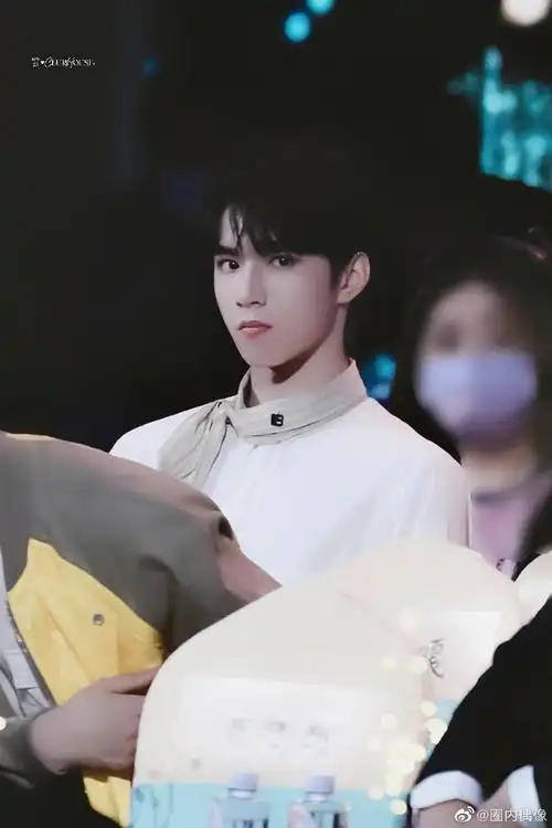 刘耀文北影节内场饭拍##时代少年团北影节内场饭拍