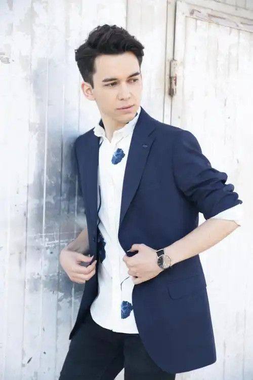 让你原地变帅的拍照姿势这里都有!