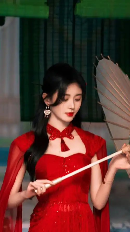 对红衣小鞠毫无抵抗力|#鞠婧祎