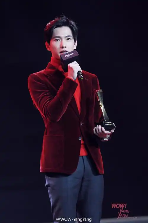 07 第十三届年度先生盛典 恭喜杨洋先生获得"年度最具商业价值艺人"