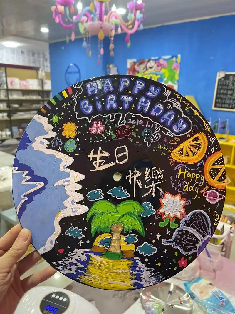 纯手绘涂鸦黑胶唱片,谁看谁不心动?快让你的朋友给你 - 抖音