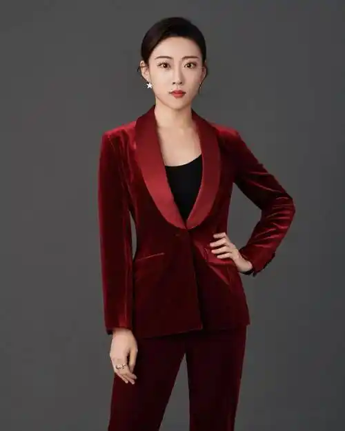 李韵佳音展风采——记北京京剧院青年优秀老旦演员李佳_演出