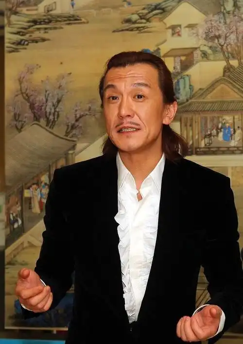 李咏秀"舞艺" 八字胡吐舌回应身价暴涨[4]- 时尚中国